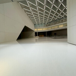 现代简约风格空旷室内空间