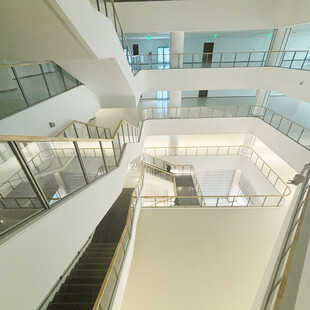 现代多层室内建筑空间