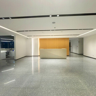 现代简约风格的空旷大厅