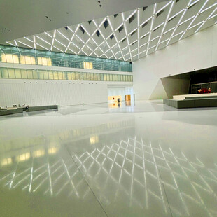 现代建筑大厅内景