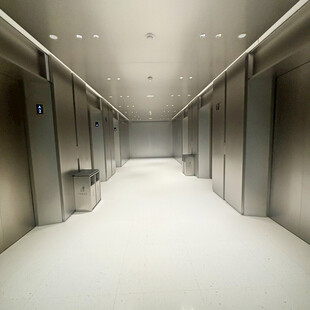 现代金属质感电梯通道空间