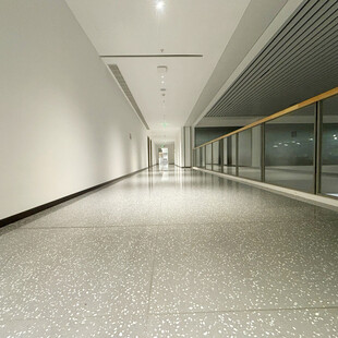 现代简约风格的空旷走廊