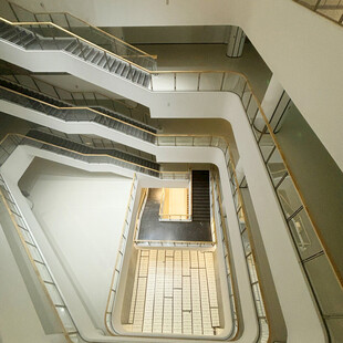 现代建筑内部多层空间景观