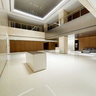 现代简约风格的空旷大厅