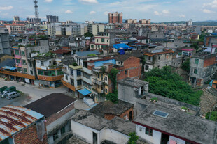 俯瞰老旧居民区景象