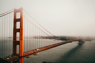 雾中壮丽的金门大桥
