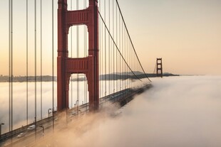 金门大桥云雾缭绕美景
