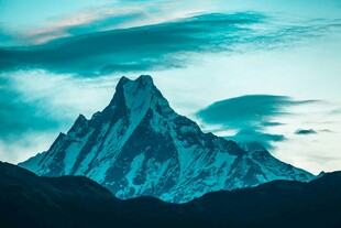 巍峨雪山