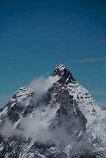 巍峨雪山之巅