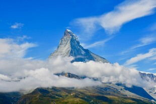 马特洪峰云雾缭绕美景