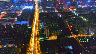 城市璀璨夜景俯瞰图