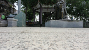 广场上的雕像景观