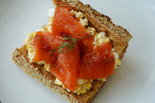 三文鱼鸡蛋三明治