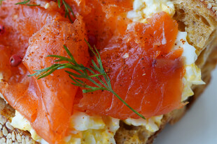 烟熏三文鱼三明治