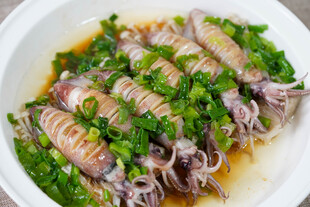 葱香蒸鱿鱼