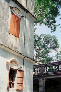 老旧建筑的斑驳外观