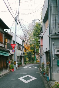 日本静谧小巷街道景象