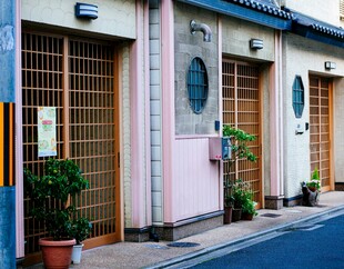 日式街边古朴建筑门面