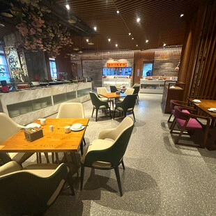 温馨雅致的餐厅室内场景