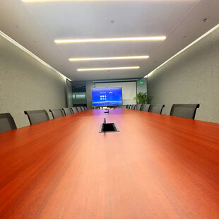 现代宽敞会议室场景