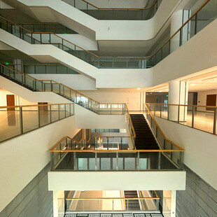 现代多层建筑内部空间