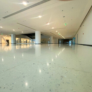 现代光亮大厅地面景象