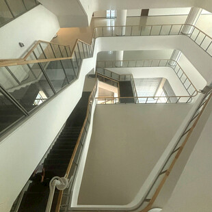 现代室内多层楼梯空间