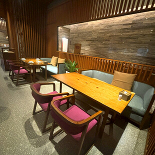 日式风格餐厅室内场景