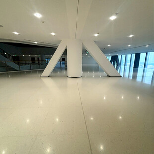 现代空旷大厅室内空间