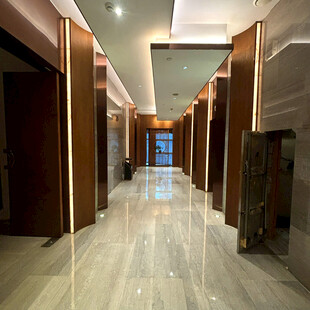 豪华宽敞的现代电梯间走廊