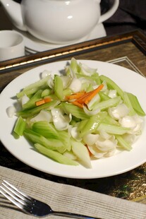 芹菜炒百合