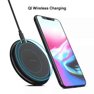 无线充电器与智能手机展示