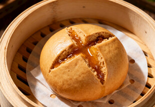 蒸笼里的开花馒头