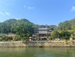 湖畔古建