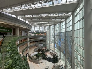 现代玻璃中庭室内景观