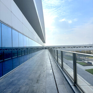 现代建筑露天观景长廊