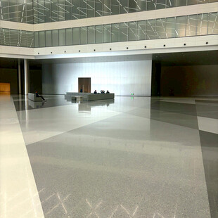 宽敞明亮的现代化大厅