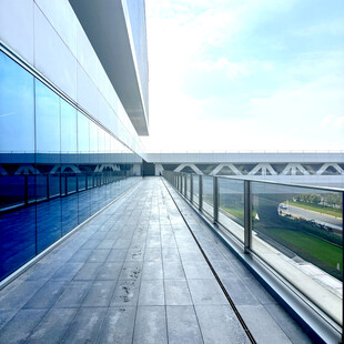 现代建筑露天观景平台