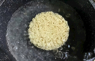 煮泡面