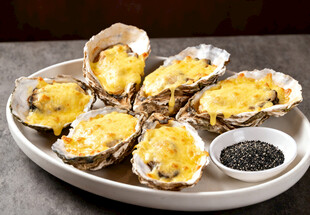 芝士烤生蚝配鱼子酱