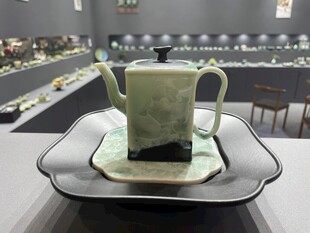 古朴艺术陶瓷茶壶