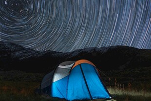 星空下的露营帐篷