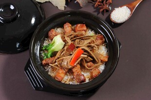 煲仔饭 