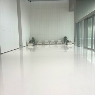 空旷洁净的室内空间