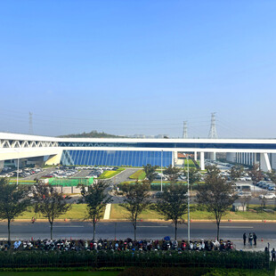 现代化机场外观全景图