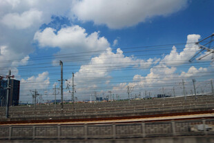 高铁轨道电力设施景观