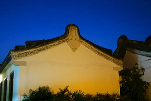 潮州黄昏下的中式传统屋顶