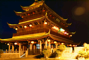 广济楼古楼夜景灯火辉煌映夜色