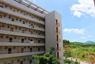 学校宿舍楼外观风景