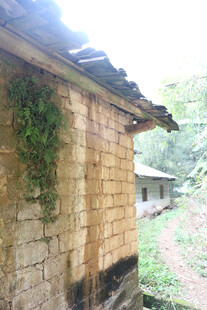 乡村旧屋岁月斑驳的痕迹